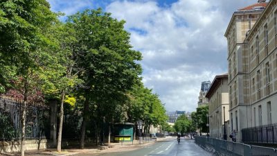 Все още улиците на Париж са празни