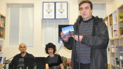 Издателят на втората книга на Недялкова Перила към небето Денчо Михов пожела нови успехи на авторката.
