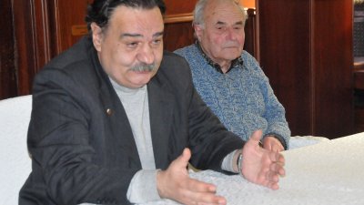Председателят на БНРП Димитър Николов (вляво) представи инициативата