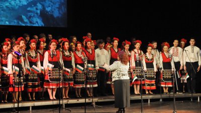 Възпитаниците на Пепа Запрянова се представиха достойно в празничния концерт