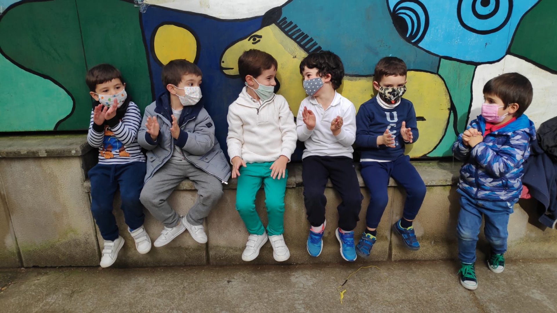 Учебните заведения в Кордоба са отворени, но децата трябва да носят маски. Снимки Мария Горанова