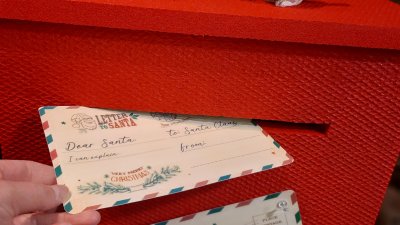 Пощенската кутия на Дядо Коледа очаква писмата ви в магазина Подправките на Еди и Дима