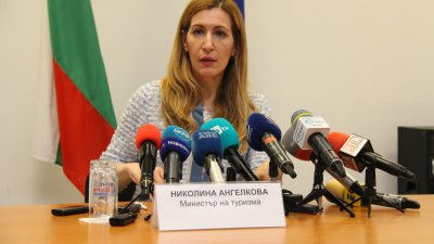 Очаквам поетапно възстановяване на полетната програма от наши основни туристически пазари, каза министър Ангелкова. Снимка Министерство на туризма