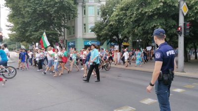 Преди двади протестиращите блокираха пешеходната пътеа на площад Царина Йоана. Снимка Черноморие-бг