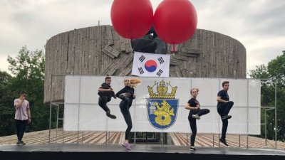 С демонстрации на бойни изкуства започнаха Дни на Корея в Бургас. Снимка Валентина Радостинова