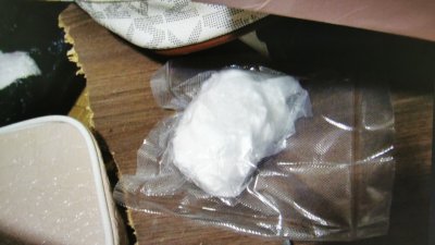 Кокаинът е иззет при претърсване на жилище в Поморие. Снимки Областна дирекция на МВР - Бургас