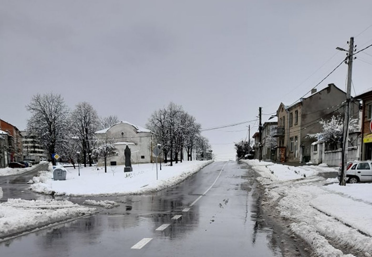 Пътищата в града са проходими при зимни условия. Снимки Община Средец