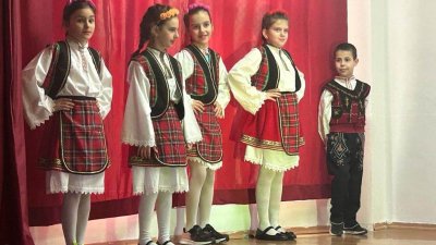 Учениците показаха своите таланти по време на концерт-спектакъла. Снимки Община Бургас