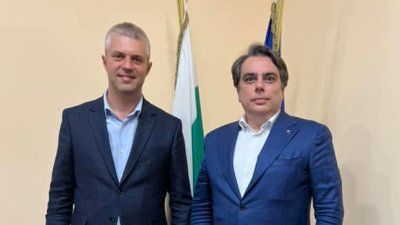 Кметът на Варна Благомир Коцев (вляво) се срещна с министъра на финансите Асен Василев. Снимка Община Варна
