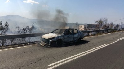 Колата се е самозапалила в движение. Снимка ОД на МВР