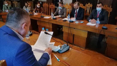 Консултациите за състав на РИК са свикани от областния управител Вълчо Чолаков. Снимки Черноморие-бг
