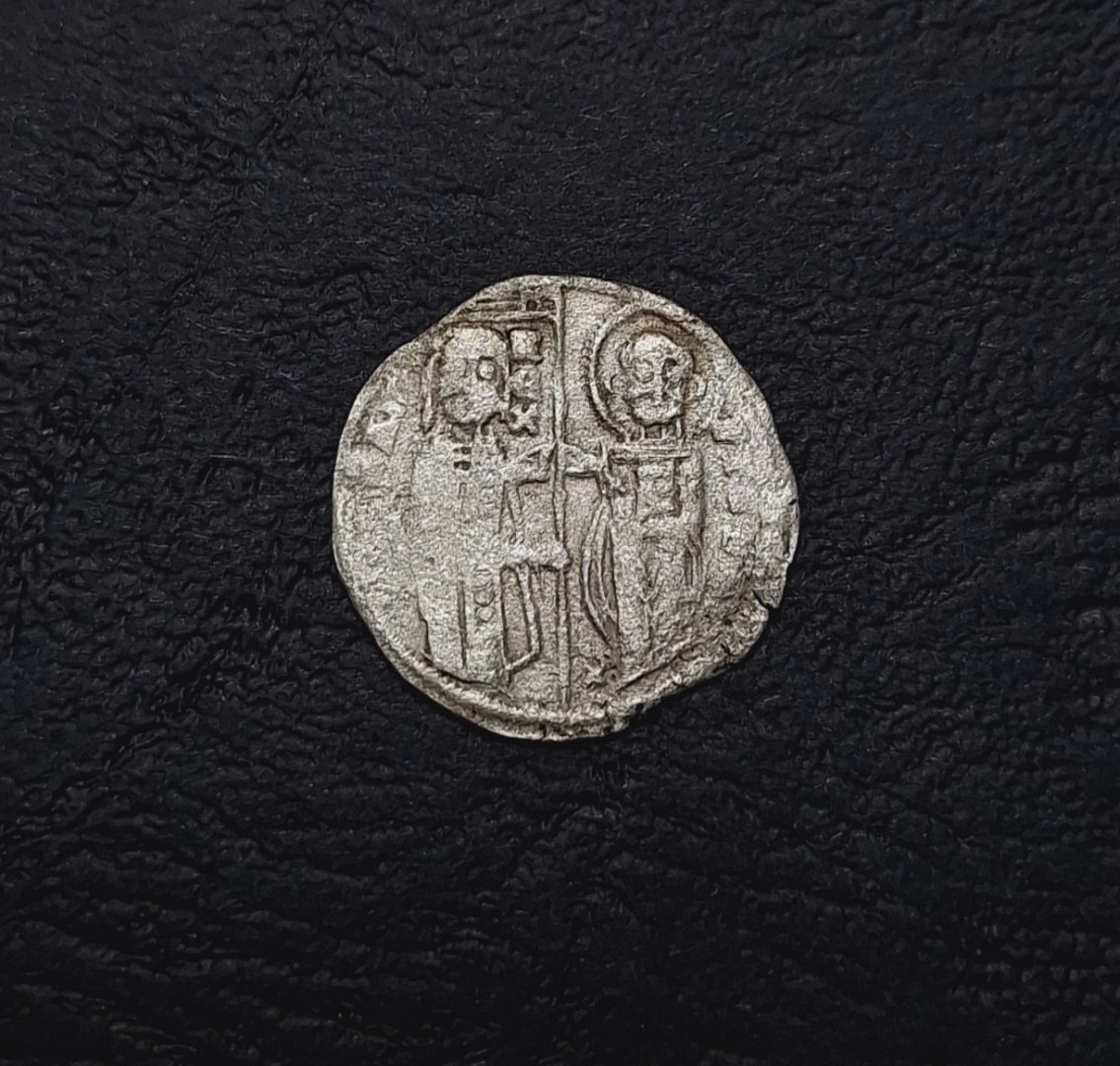 На едната страна на монетата са изобразени краля заедно със свети Стефан. Снимки РИМ Бургас
