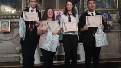 Учениците от бургаската гимназия спечелиха призовите места. Снимки ПГТ Проф. д-р Асен Златаров