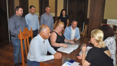 Гражданско обединение Бургазлии ползва регистрацията на партия МИР, за да участва в изборите. Снимки ГО Бургазлии