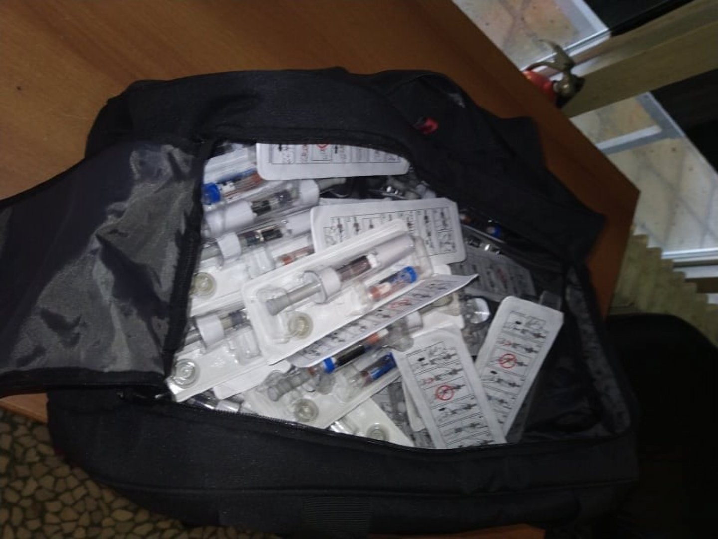Лекарствата са открити в автомобила на турски гражданин с адресна регистрация в Германия. Снимки Агенция Митници