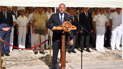 Държавният глава коментира случващото се в страната на брифинг, след официалната церемония във Варна