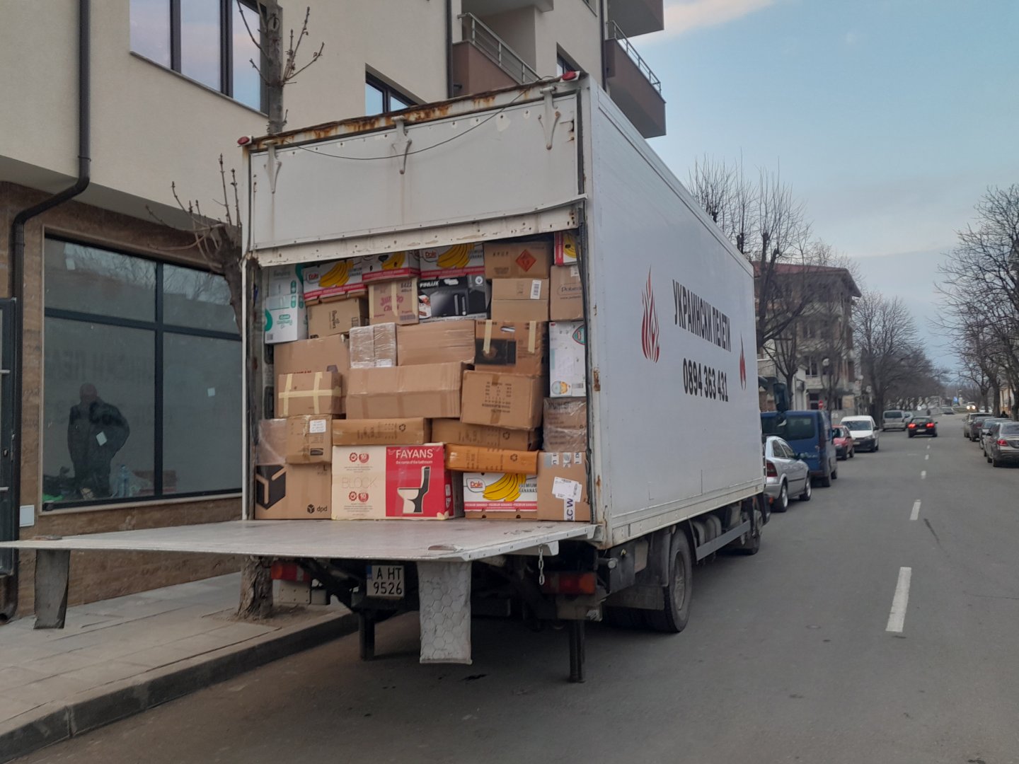 Вторият камион с помощи за пострадалите от земетресението в Турция потегли от Айтос. Снимки Алихан Камбур
