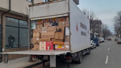 Вторият камион с помощи за пострадалите от земетресението в Турция потегли от Айтос. Снимки Алихан Камбур