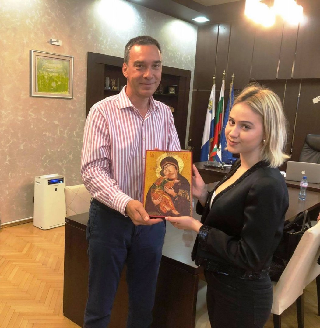 Мария Бакалова се срещна с кмета на Бургас днес. Снимка Община Бургас