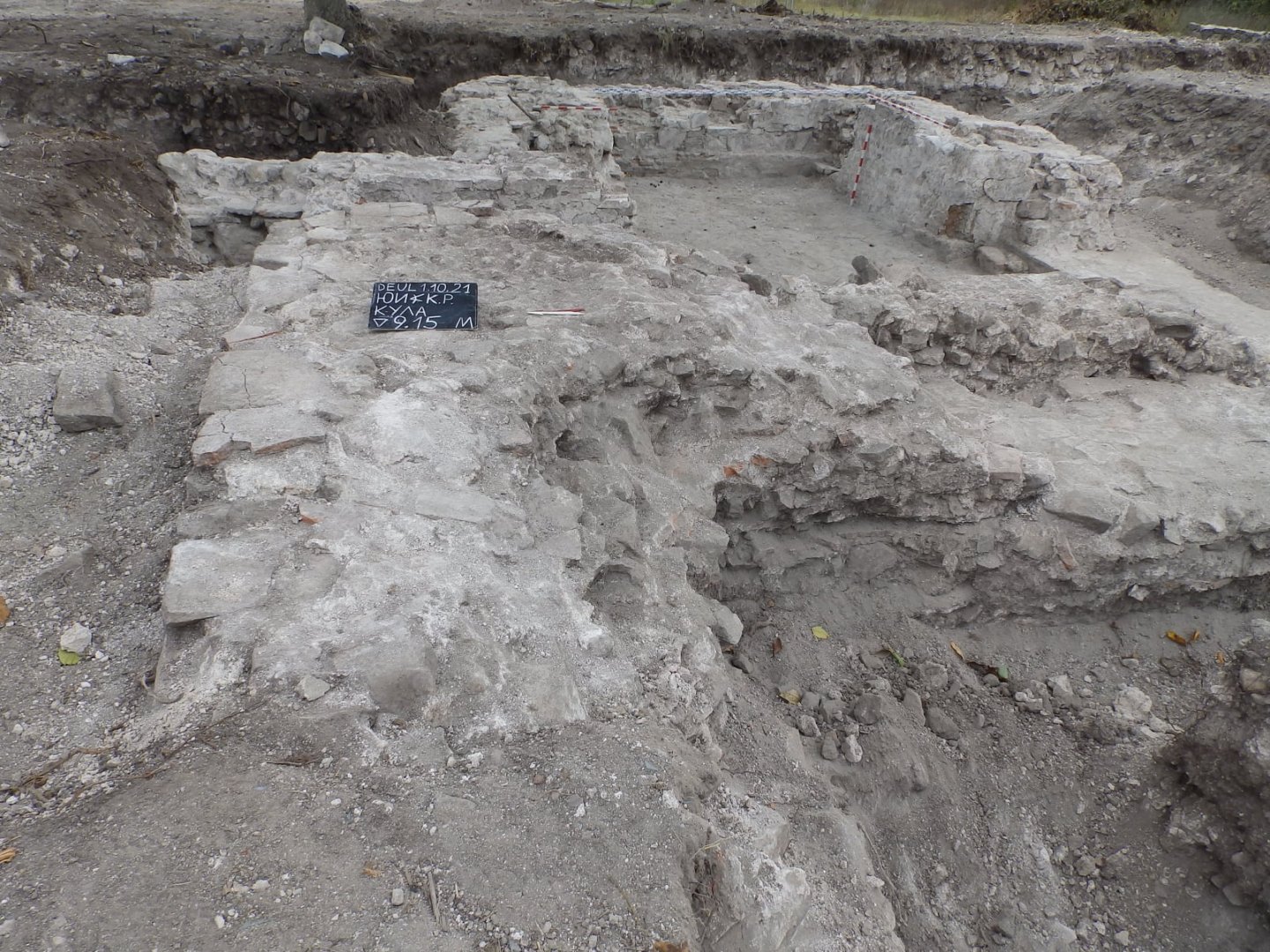 Екипът на доц. д-р Людмил Вагалински извършва археологически проучвания в Деултум
