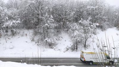 Сняг вали в част от Черноморието и във вътрешността на страната