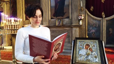 Българските светии е първото от трите помагала, които презвитера Калина Кунева ще напише и издаде. Снимка Авторът