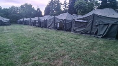 Палатките вече са разпънати и са готови за обитаване