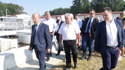Премиерът Борисов видя на място обновяването на станцията. Снимки Министерски съвет