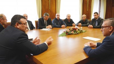 На срещата с министър Маринов присъстваха и четиримата гранични полицаи. Снимка ГЕРБ-Бургас