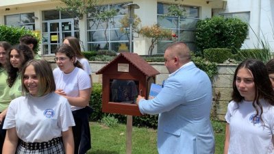 Кметът Иван Николов подкрепи инициативата на учениците. Снимки кметство Свети Влас