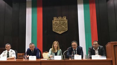 Министър Ангелкова се срещна с представителите на държавната и местна власт във Варна във връзка с предстоящия сезон. Снимка Министерство на туризма