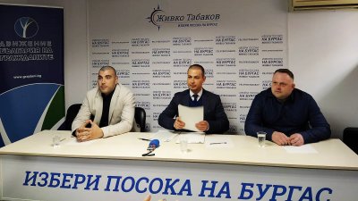 Защитаваме малкия бизнес, не водим война с него, заяви Живко Табаков (в средата). Снимка Авторът