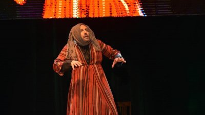 Мариус Куркински излиза на сцената на НХК