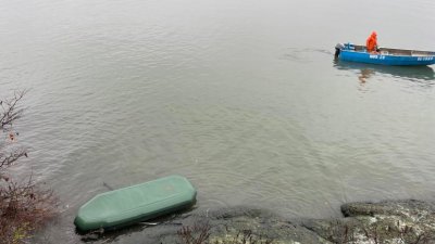 Лодката е намерена близо до мястото, откъдето са влезли рибарите в Мандрата. Снимки ОД на МВР