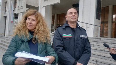 Прокурор Мария Маркова и старши комисар Калоян Калоянов дадоха подробности за задържането на линейката с мигранти. Снимка Черноморие-бг