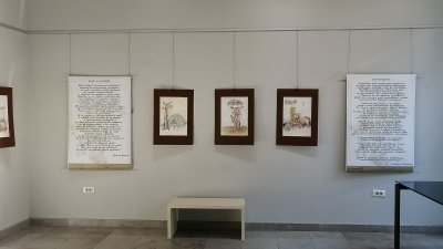 Изложбата е подредена в бургаската галерия Неси