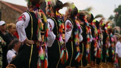 Целта на фестивала е да популяризира българските народни танци