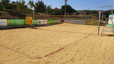 В Сресец има специално изградено игрище за плажен волейбол
