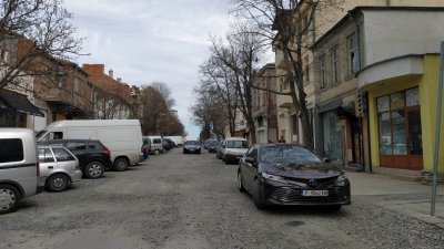 Ремонтните дейности по улица Фердинандова продължават. Снимка Архив Черноморие-бг