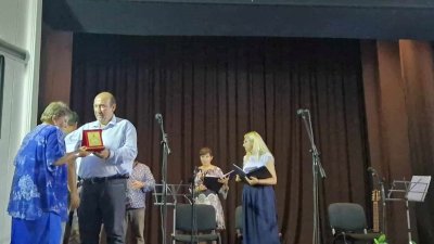 Кметът на Средец Иван Жабов връчи две награди за поезия и за проза