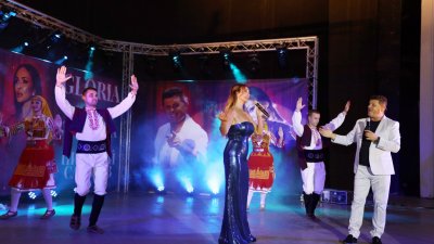 Миналото лято Глория изнесе концерт на сцената на летния театър в Бургас. Сега тя ще зарадва и почитателите си в Пловдив