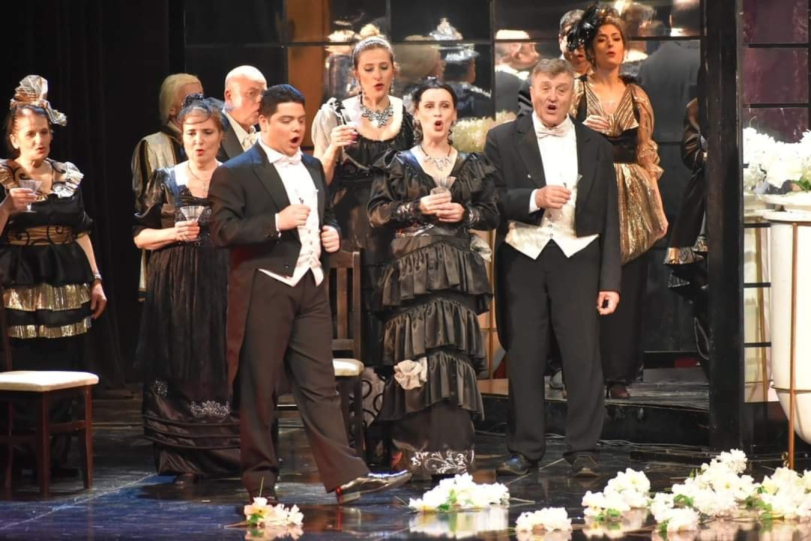 Травиата може да се гледа тази събота от 19..00 часа в Държавна опера - Бургас. Снимки Държавна опера