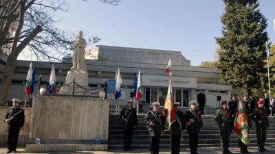 Тържествата започват в 11.30 часа пред паметника пред Военния клуб в Бургас. Снимка Архив