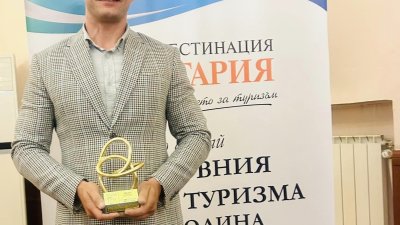 Кметът на Община Царево Марин Киров получи приза. Снимки Община Царево