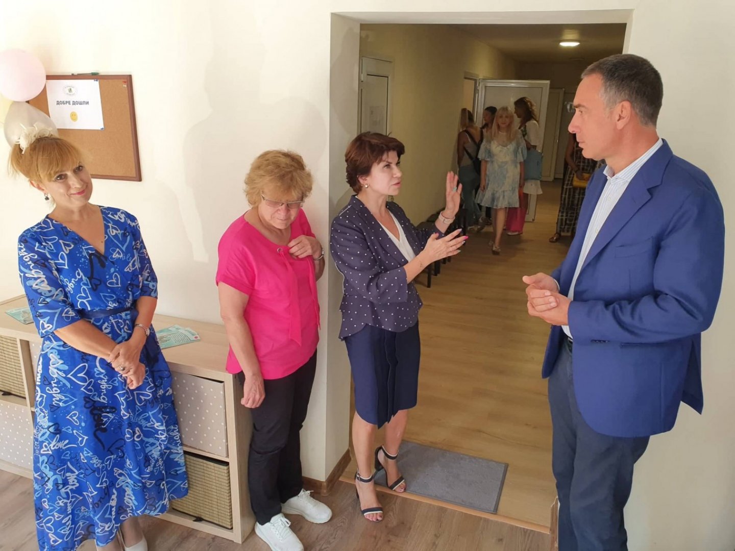 Кметът на Бургас Димитър Николов бе сред гостите на откриването на центъра. Снимки Община Бургас