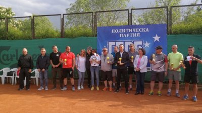 Тенис турнирът се организира за осми път и събира любители