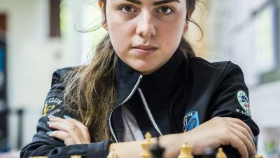 Нургюл Салимова е основният сеансьор в благотворителния турнир