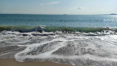 Температурата на морската вода е близка до тази на въздуха. Снимка Петя Добрева