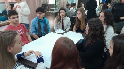 Учениците разискваха казус по действителен случай. Снимки ПГТ проф. д-р Асен Златаров