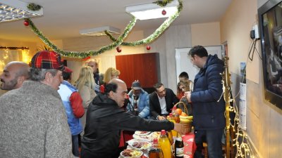 30 бездомни ще посрещнат Новата година с празнична трапеза в приюта в Бургас. Снимка Община Бургас 
